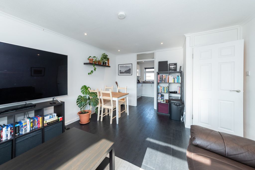 Property photo 2 of 39