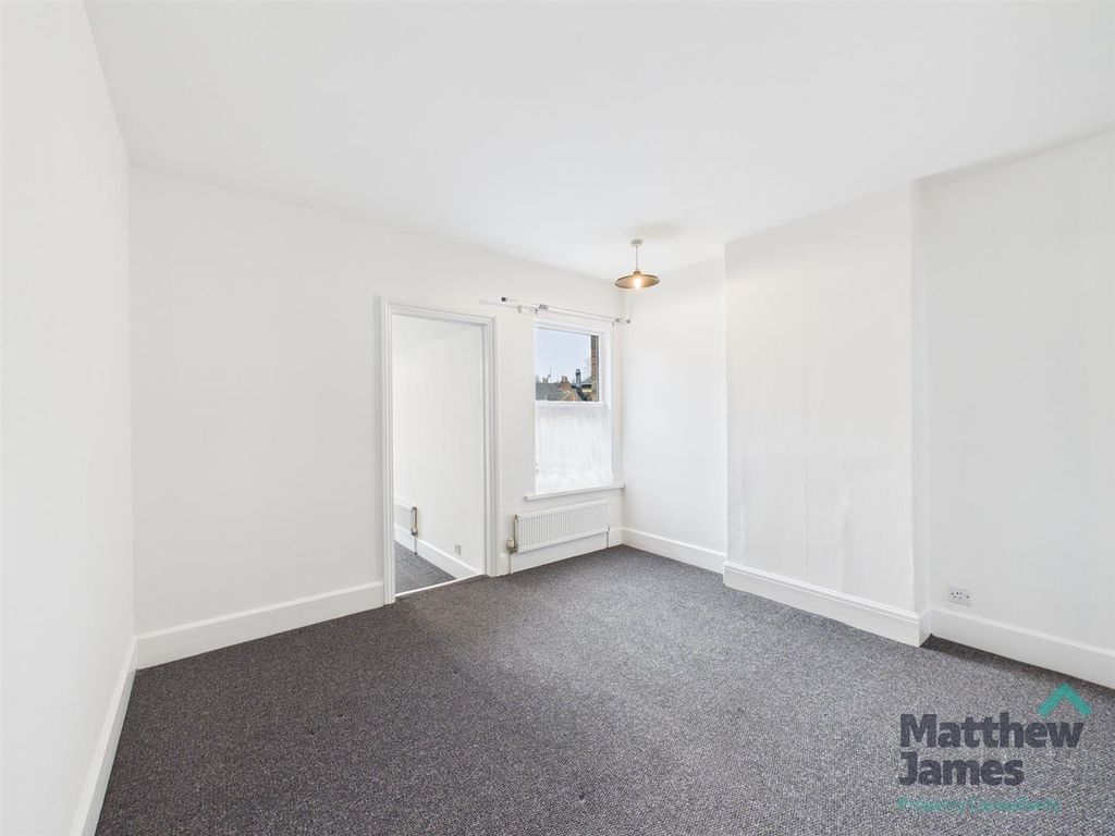 Property photo 3 of 18 Cam03063G0-Pr0159-Still014.Jpg