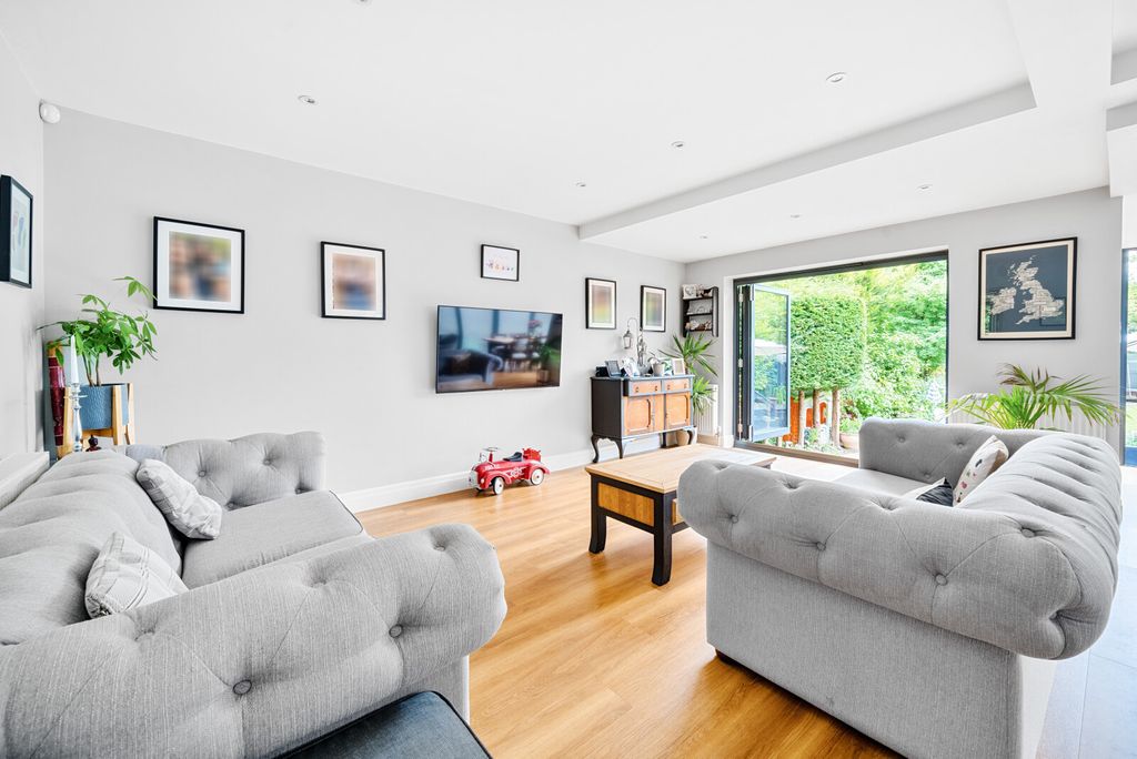 Property photo 2 of 19 Sittting Room