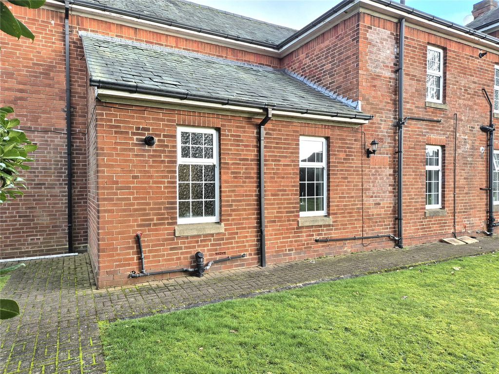 Property photo 1 of 13 External