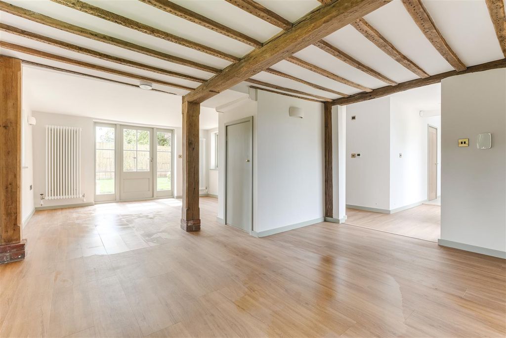 Property photo 3 of 28 Chishall Road-21.Jpg