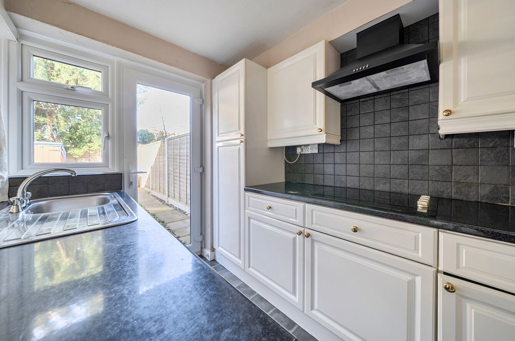 Property photo 2 of 18 1419775-8-699F032...