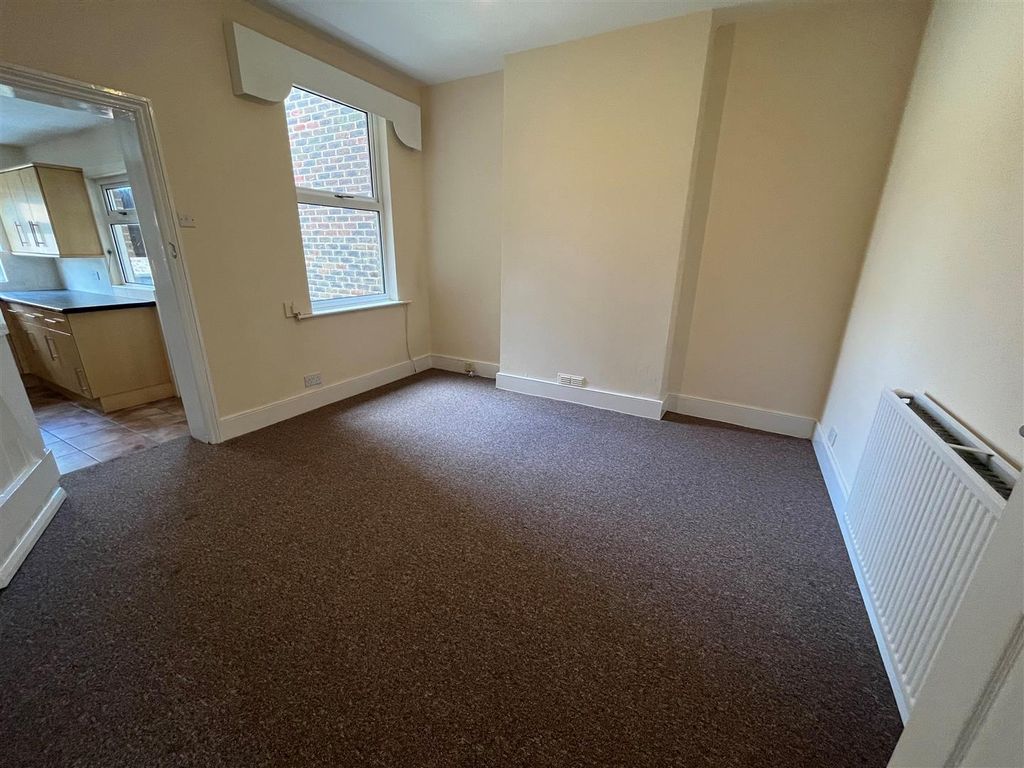 Property photo 3 of 9 Back Lounge.Jpg
