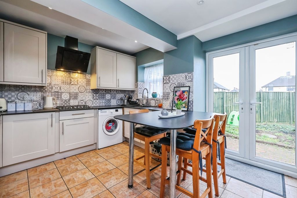 Property photo 2 of 20 Fitted Kitchen