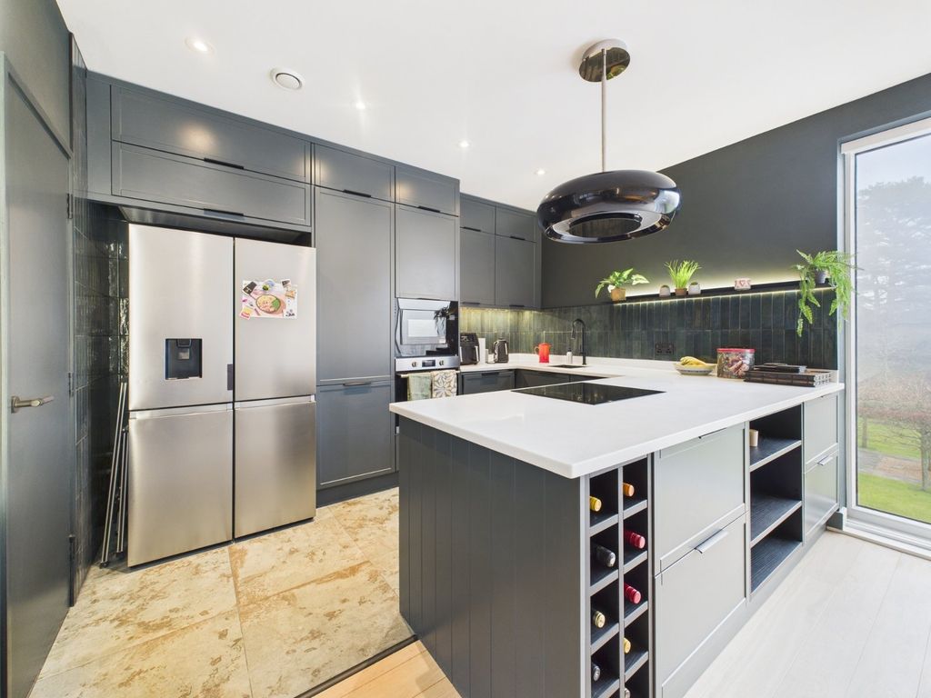 Property photo 2 of 16 Kitchen