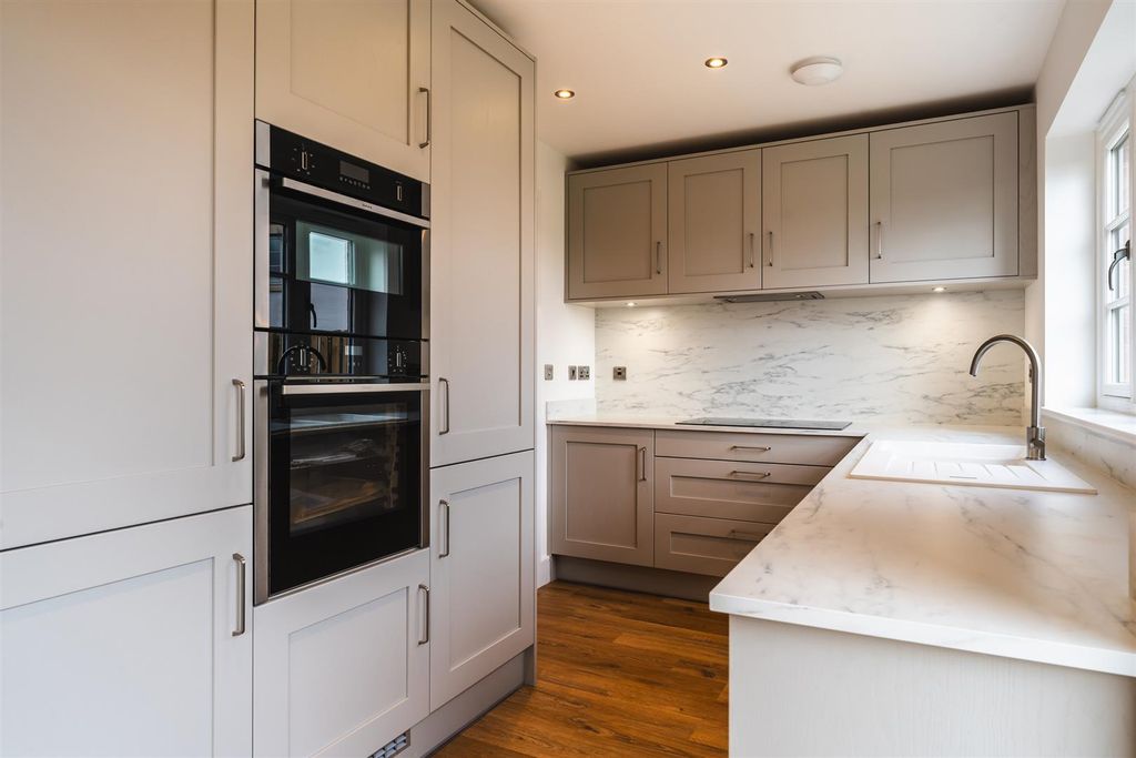 Property photo 3 of 15 Living Kitchen