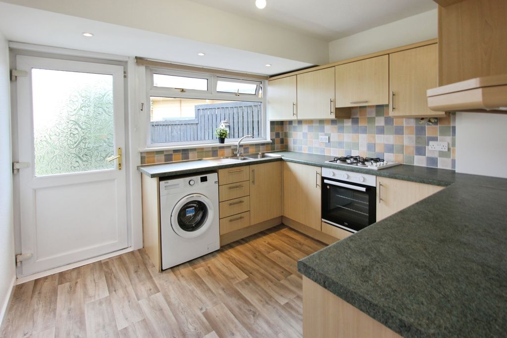 Property photo 2 of 11 Kitchen