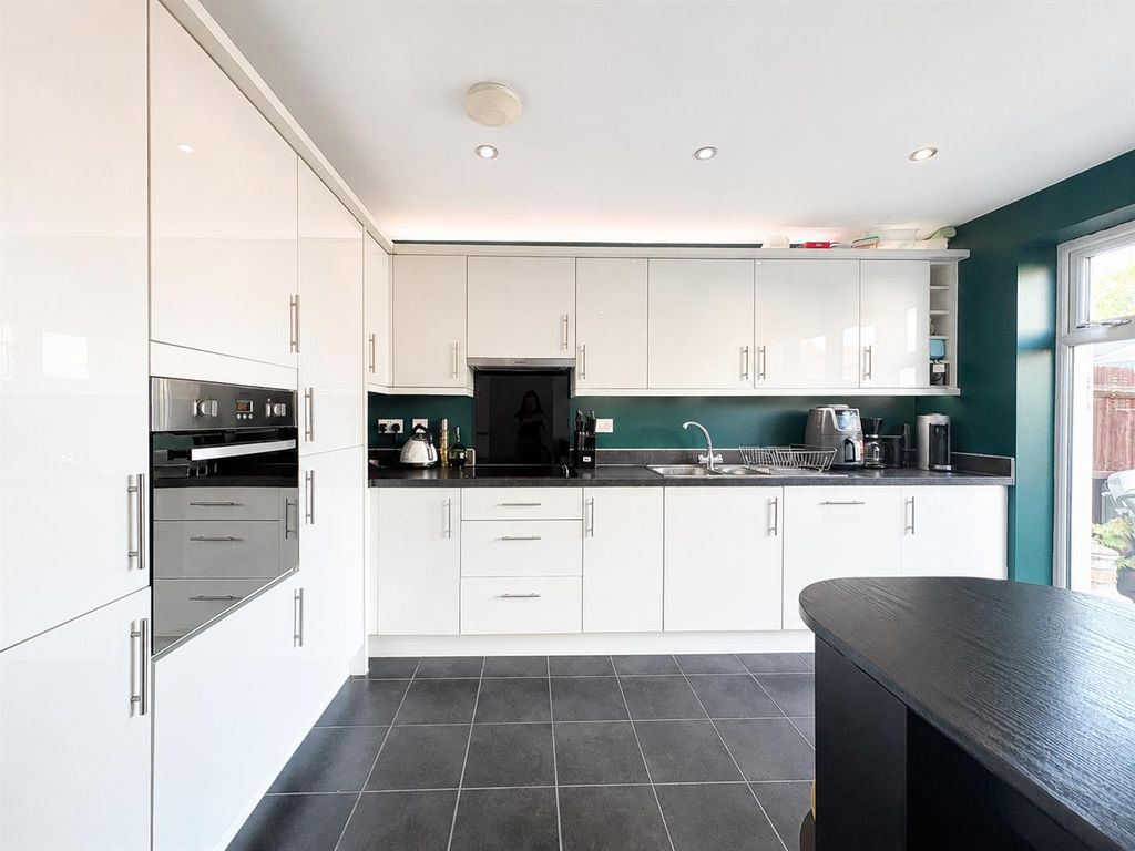 Property photo 2 of 21 Kitchen!.Png