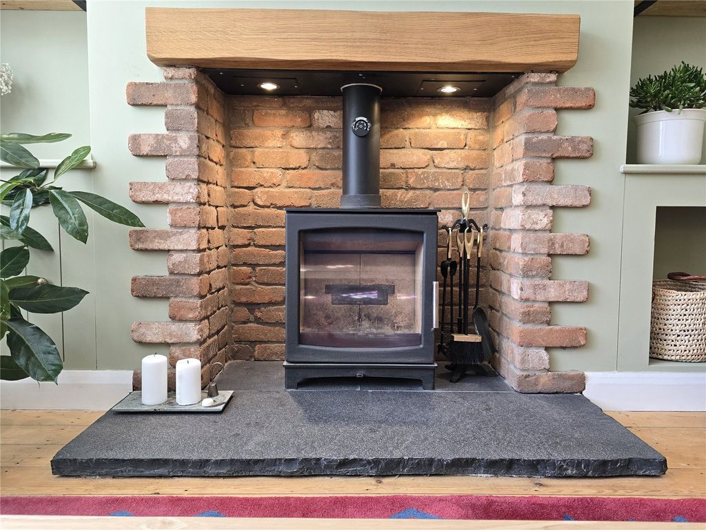 Property photo 3 of 24 Modern Stove