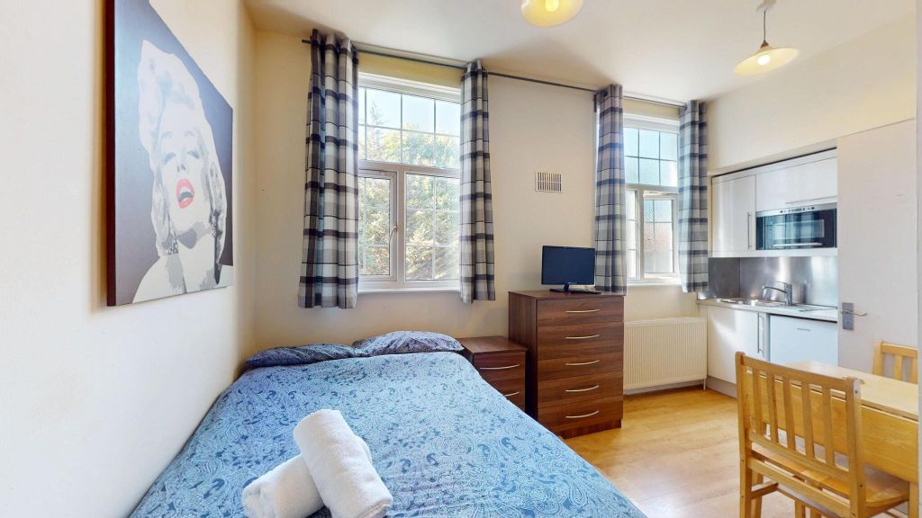 Property photo 1 of 11 Bedroom