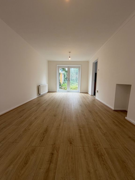 Property photo 1 of 13 3 Bed Semi-Detached House To Rent Middlesex Road, Stockport Sk5