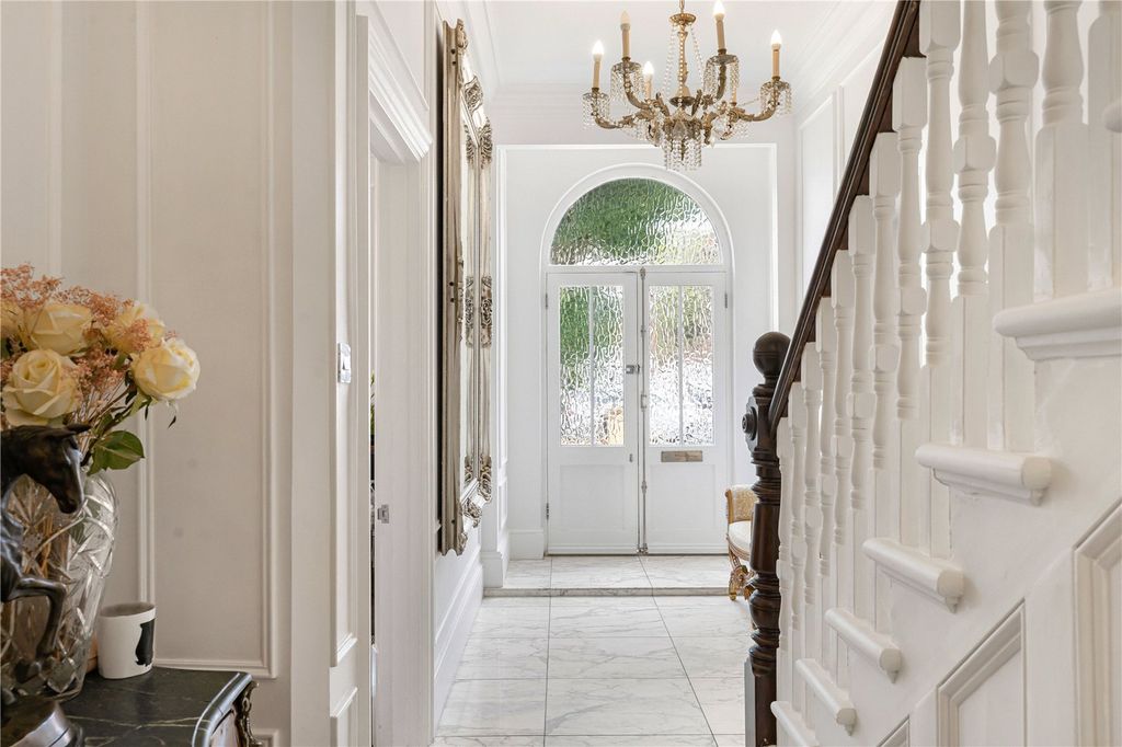 Property photo 2 of 19 Entrance