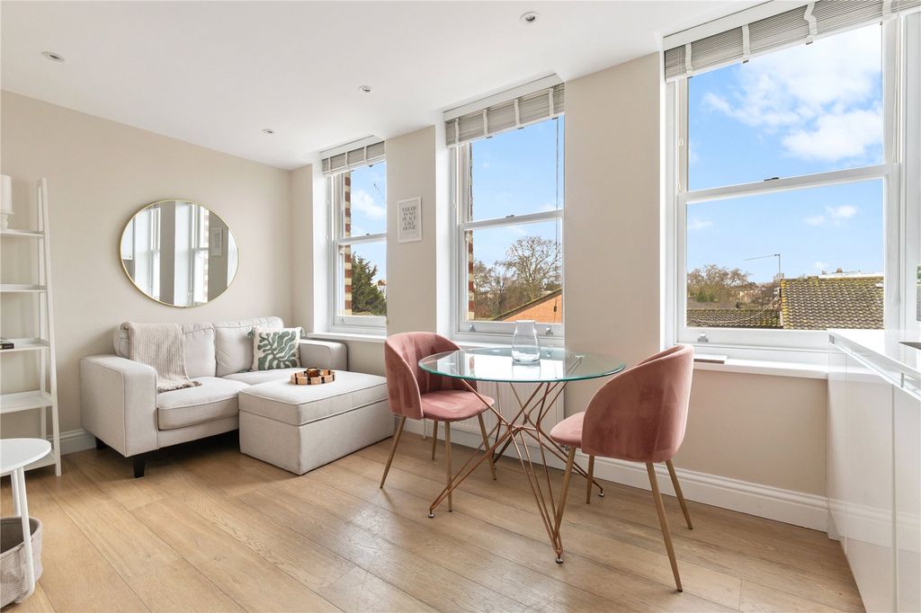 Property photo 1 of 10 Reception