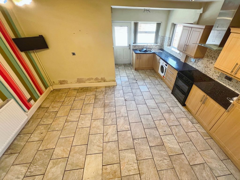 Property photo 3 of 15 Kitchen Diner