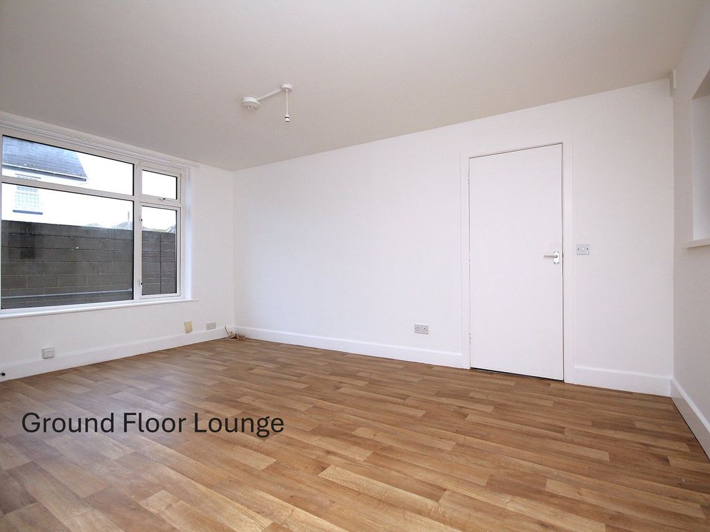 Property photo 2 of 27