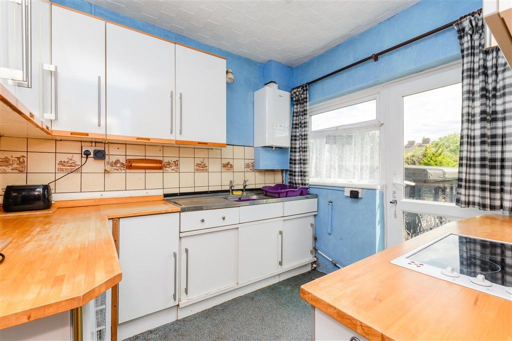 Property photo 3 of 14 Kitchen