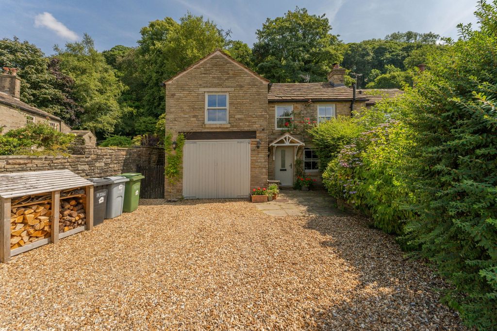 Property photo 1 of 32