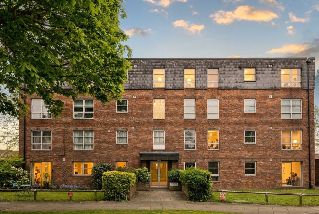 Property photo 2 of 10 Marlowe Gardens
