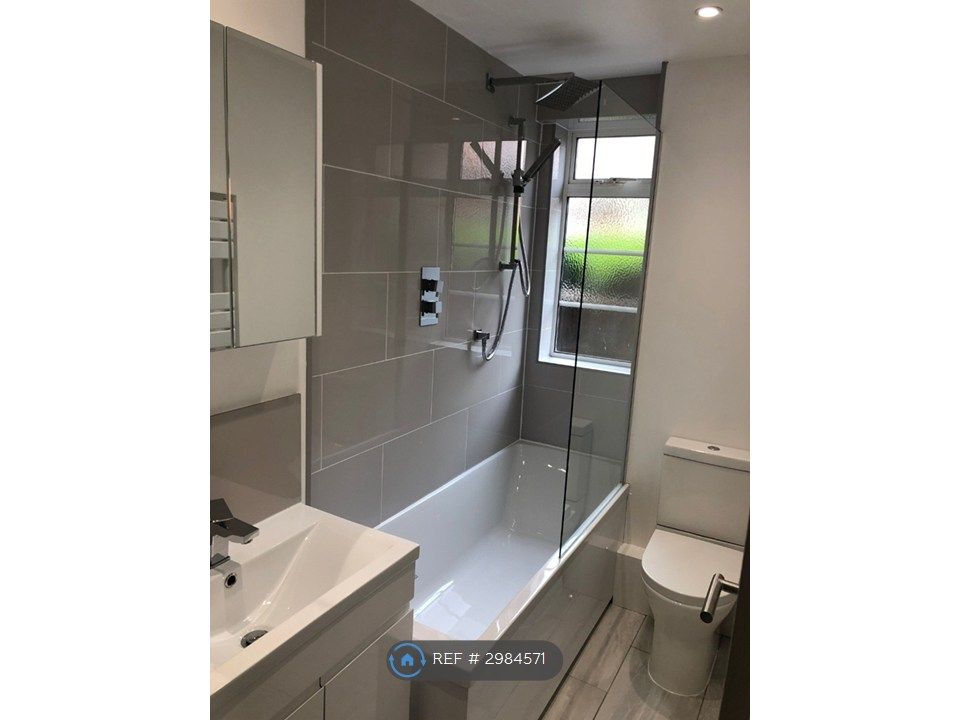 Property photo 3 of 10 Bathroom