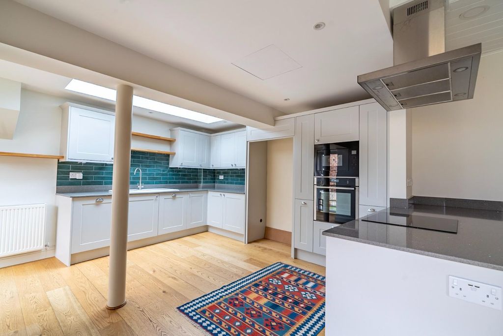 Property photo 2 of 30 Kitchen Diner