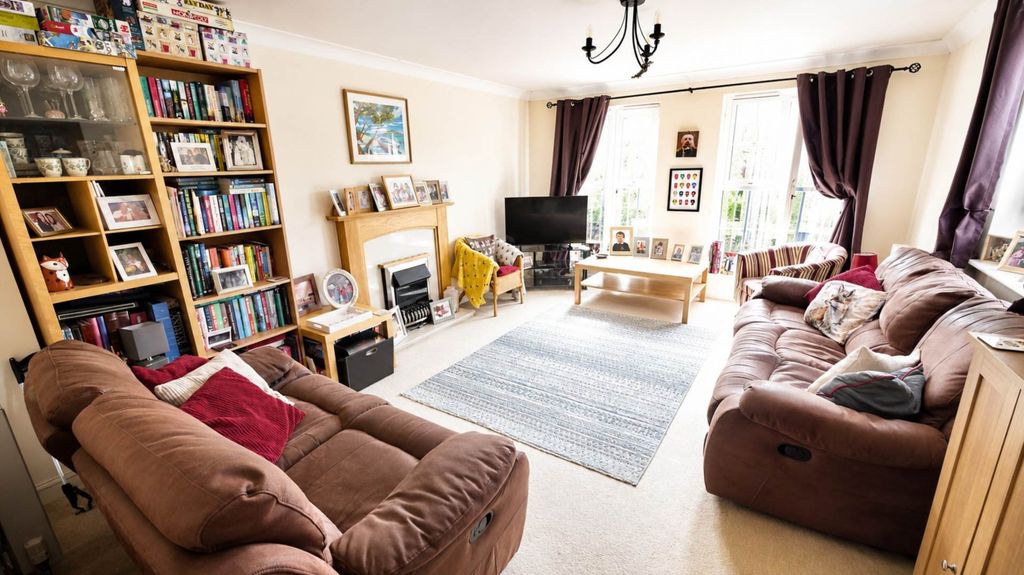 Property photo 3 of 12