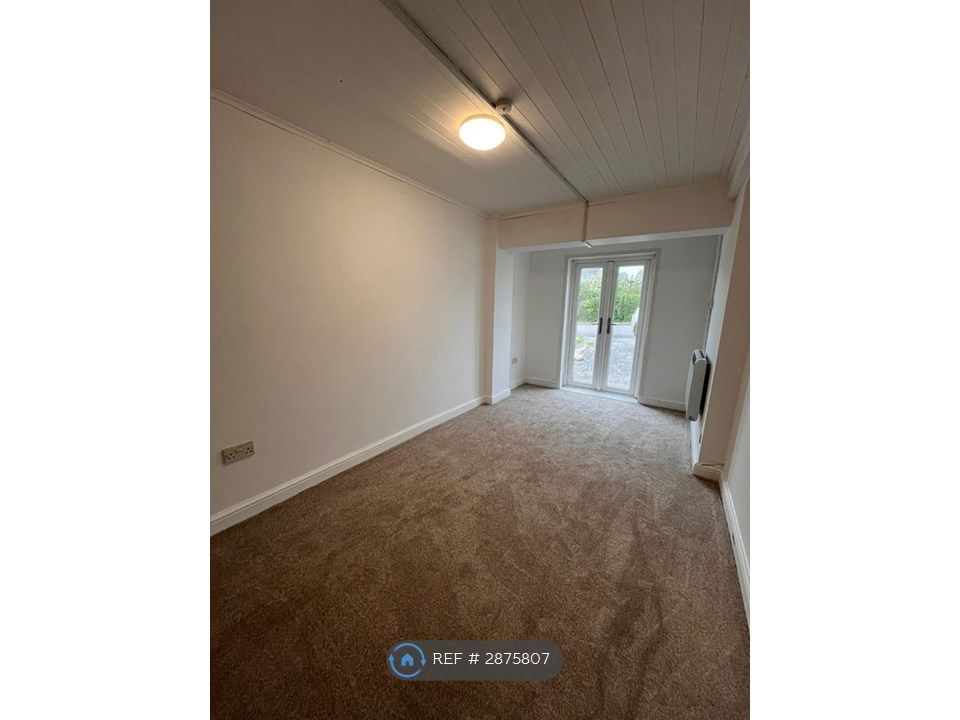 Property photo 3 of 18 Double Bedroom