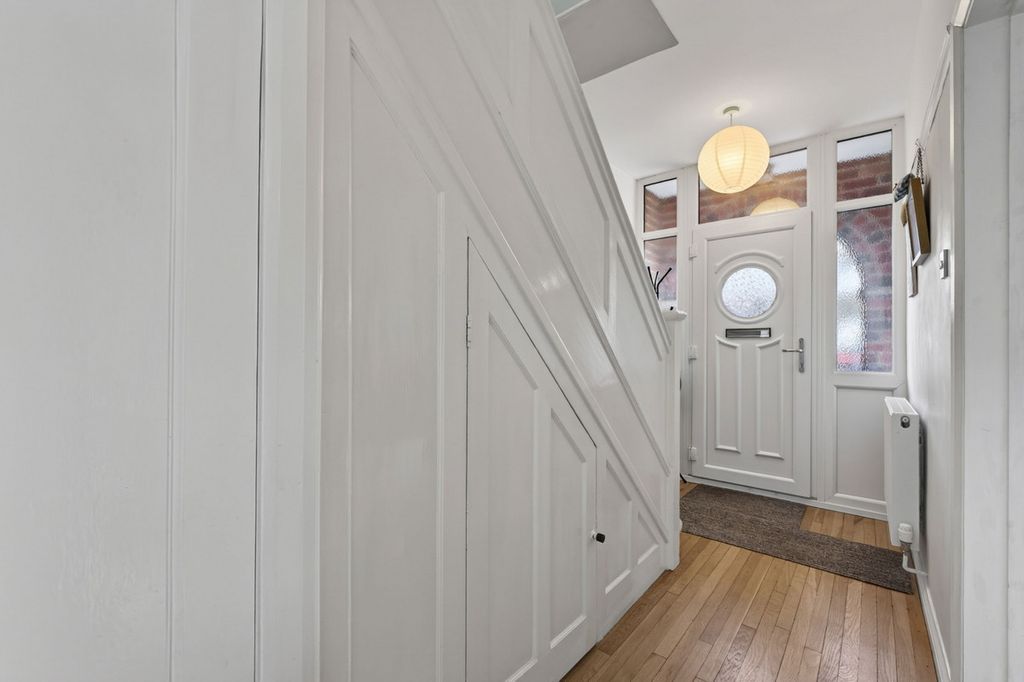 Property photo 2 of 33