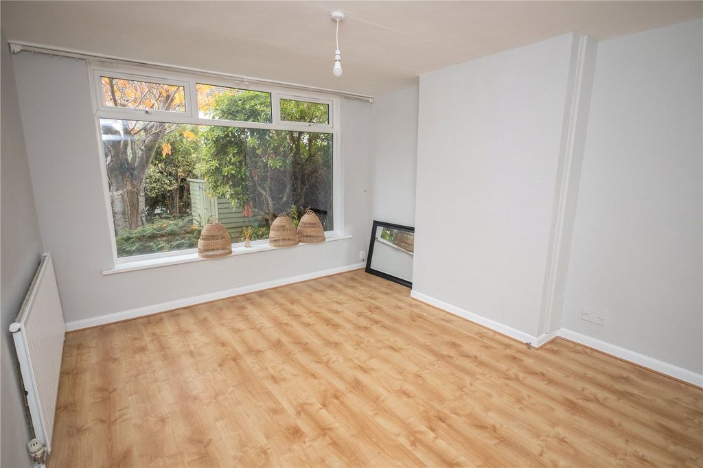 Property photo 2 of 16 Picture No. 12