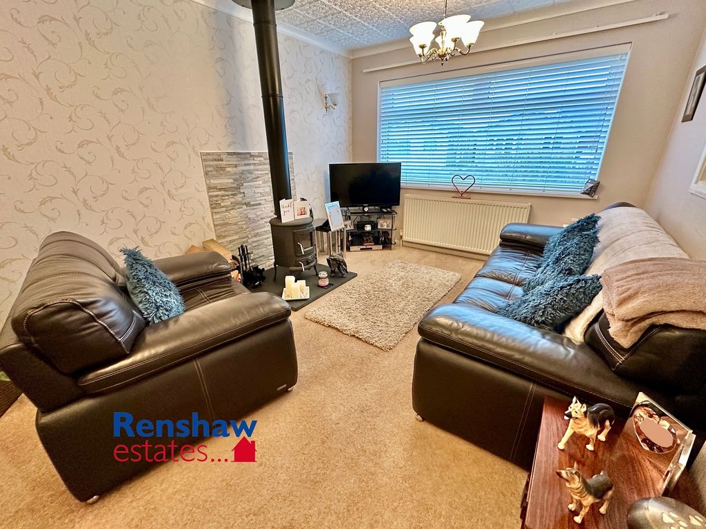 Property photo 3 of 12 L (2)