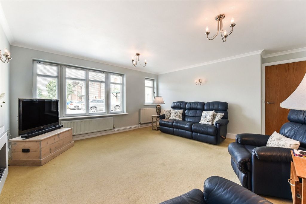 Property photo 2 of 9 Sitting Room