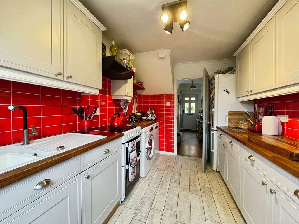 Property photo 3 of 28