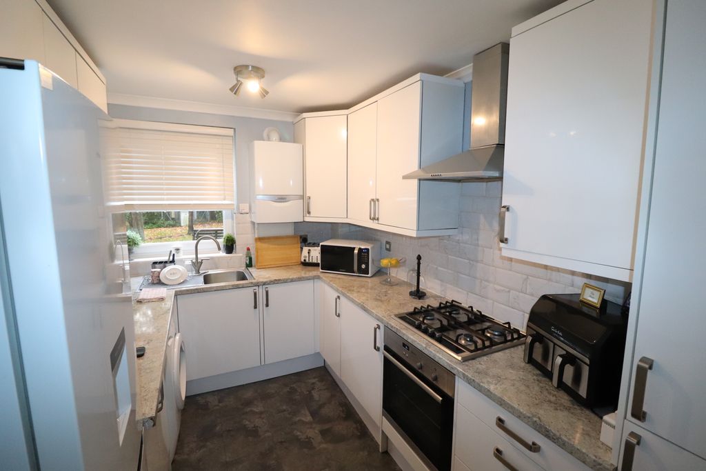 Property photo 2 of 8 Kitchen