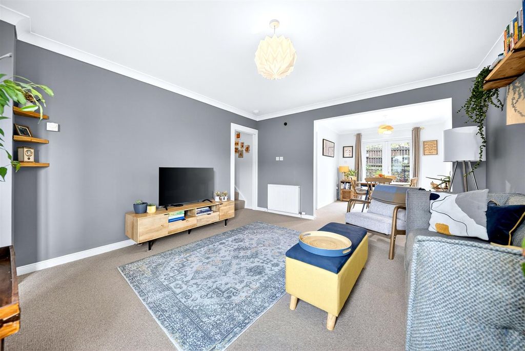 Property photo 3 of 21 Lounge (2).Jpg