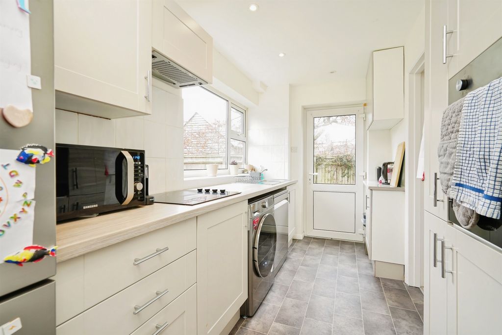 Property photo 2 of 18