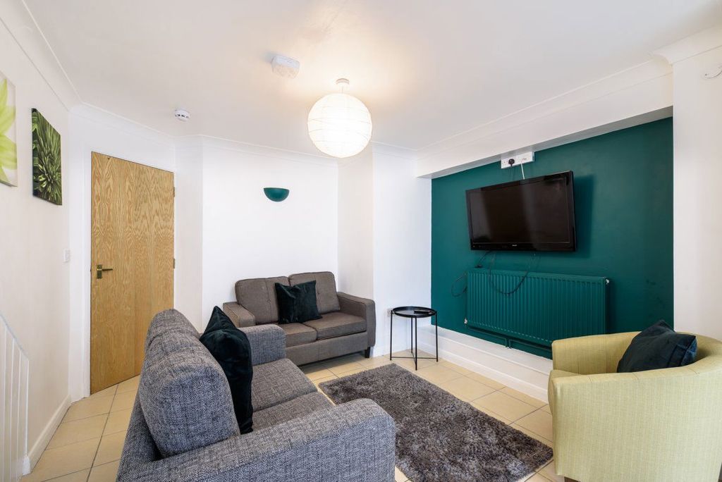 Property photo 2 of 43