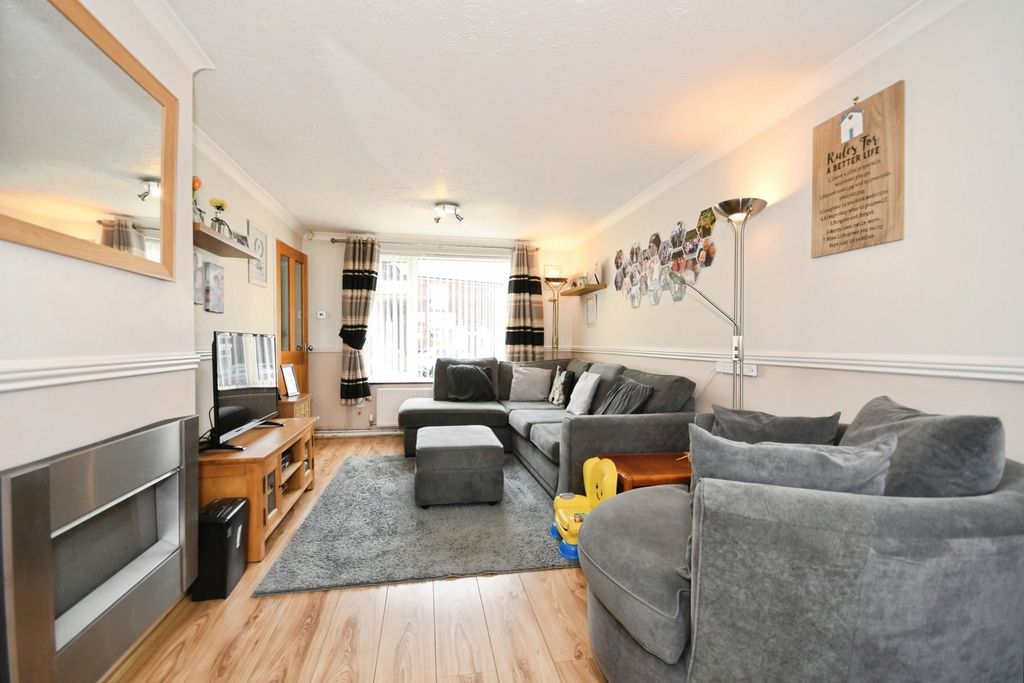 Property photo 3 of 17 Photo