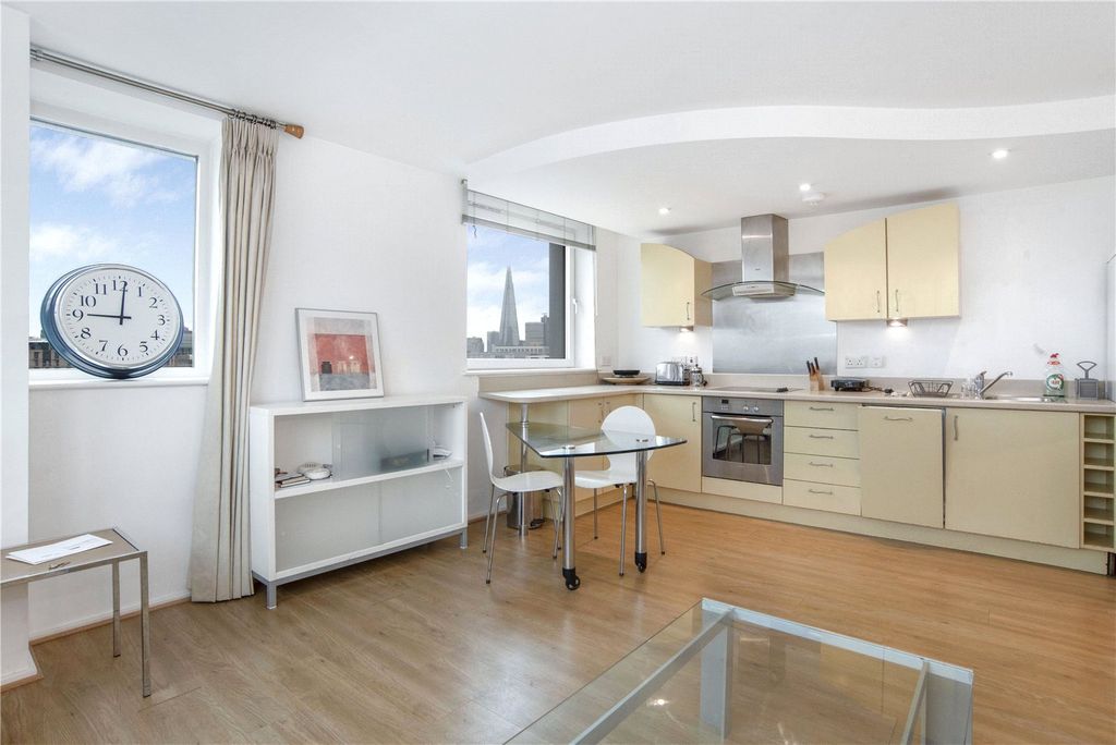 Property photo 2 of 12 Reception/Kitchen