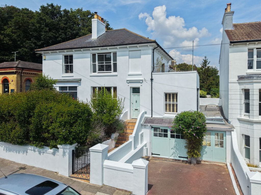 Property photo 1 of 35