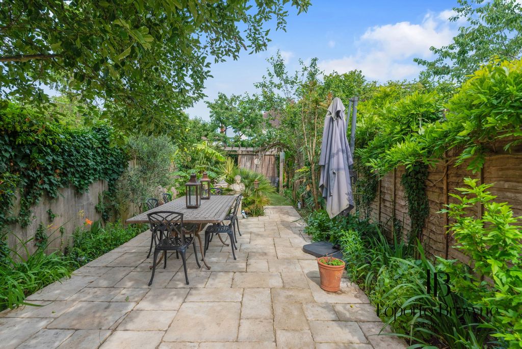 Property photo 3 of 33