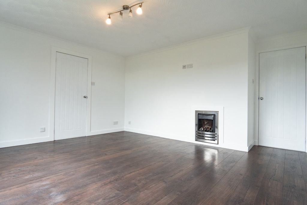 Property photo 3 of 27