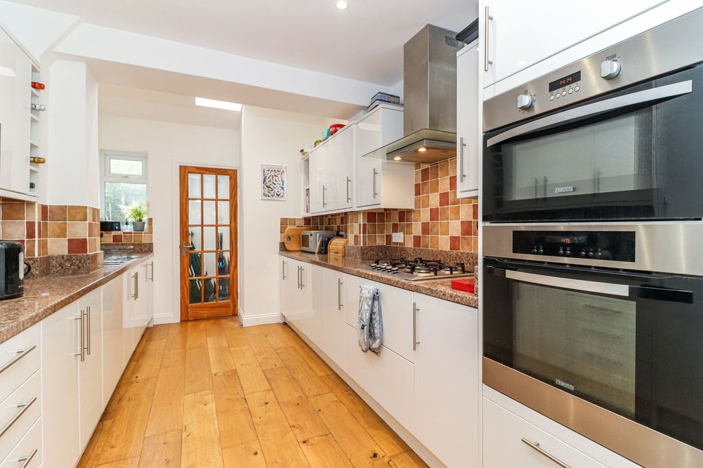 Property photo 3 of 20