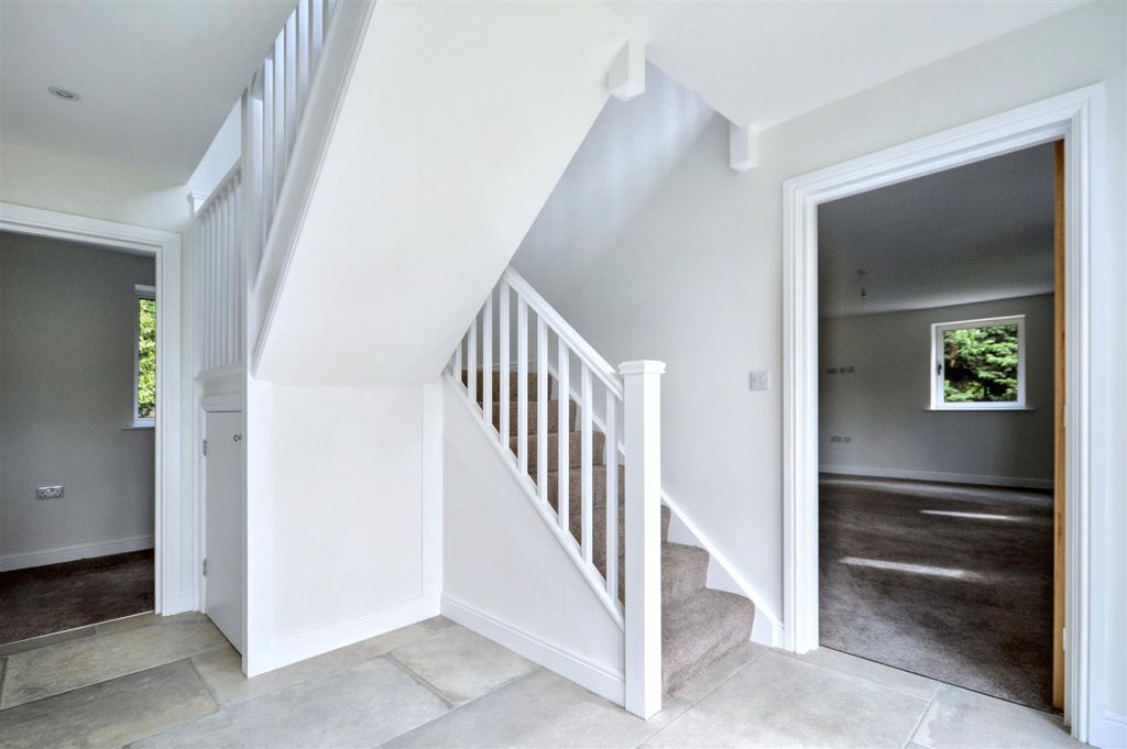 Property photo 3 of 35 Entrance Hall.Jpeg