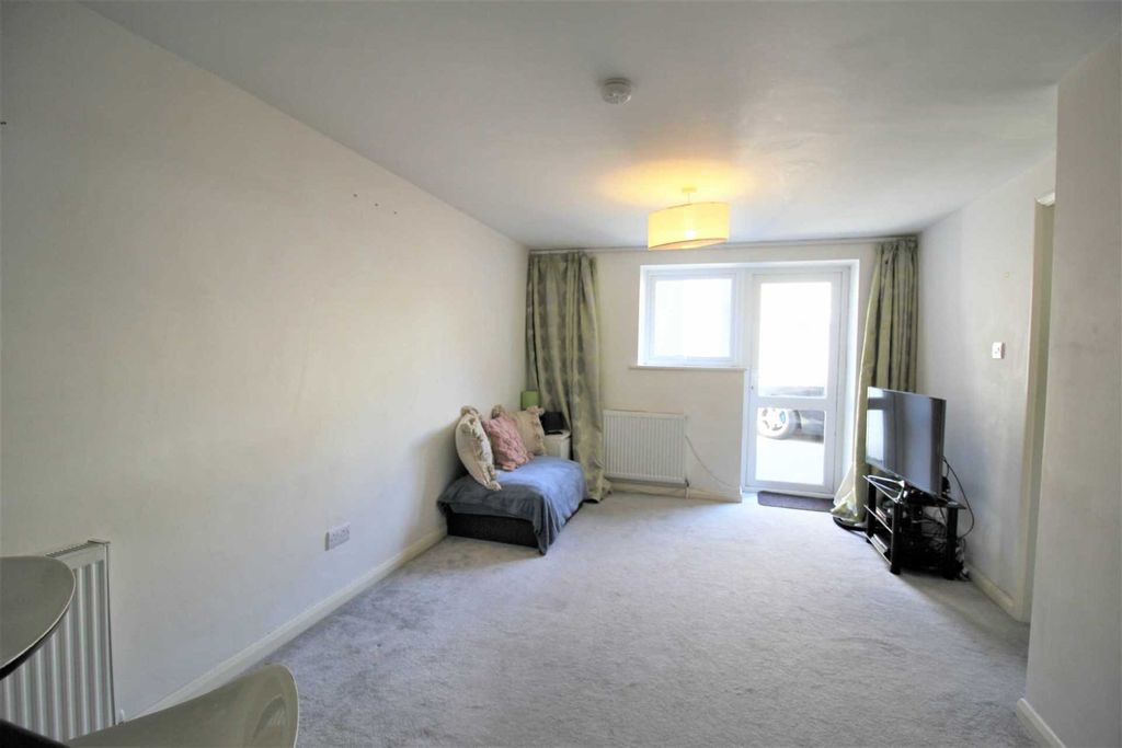Property photo 2 of 6