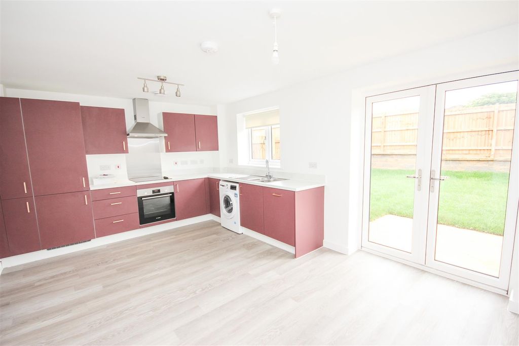 Property photo 3 of 10 Kitchen Diner.Jpg