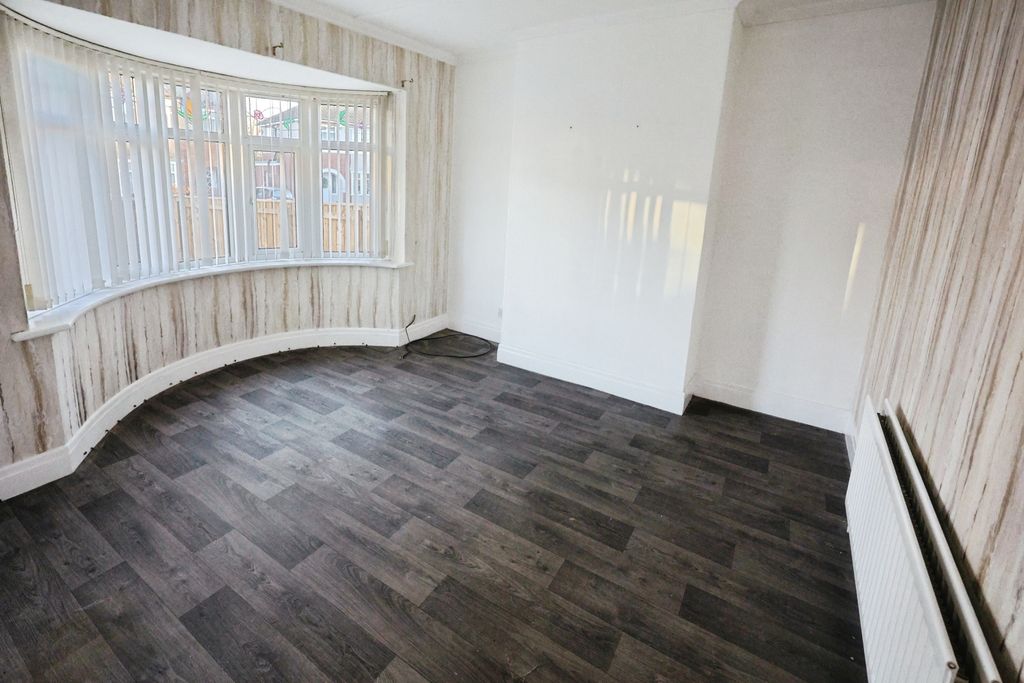 Property photo 3 of 10 Pbox-Img.Jpg