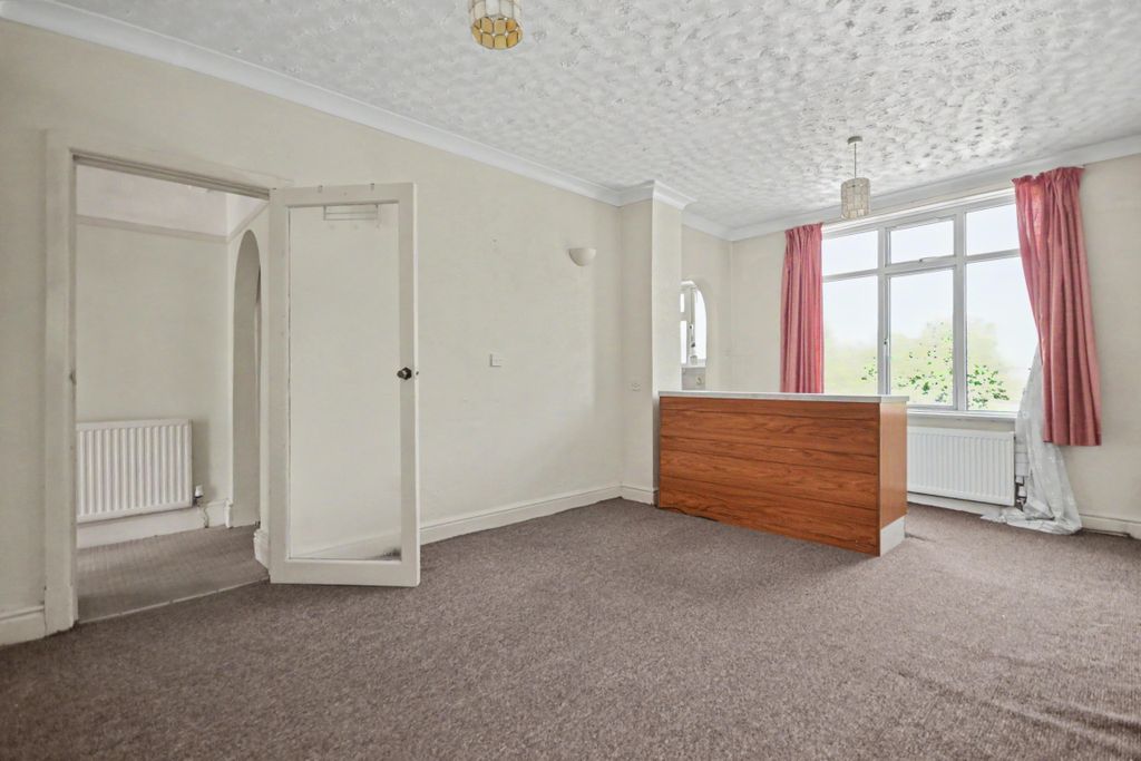 Property photo 3 of 21 28 Portland Road, Bournemouth, Bh9 1Nq