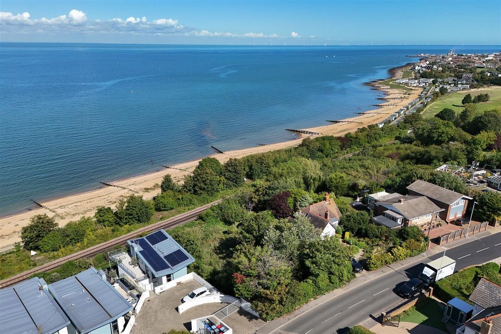 Property photo 1 of 12 Joy Lane, Whitstable
