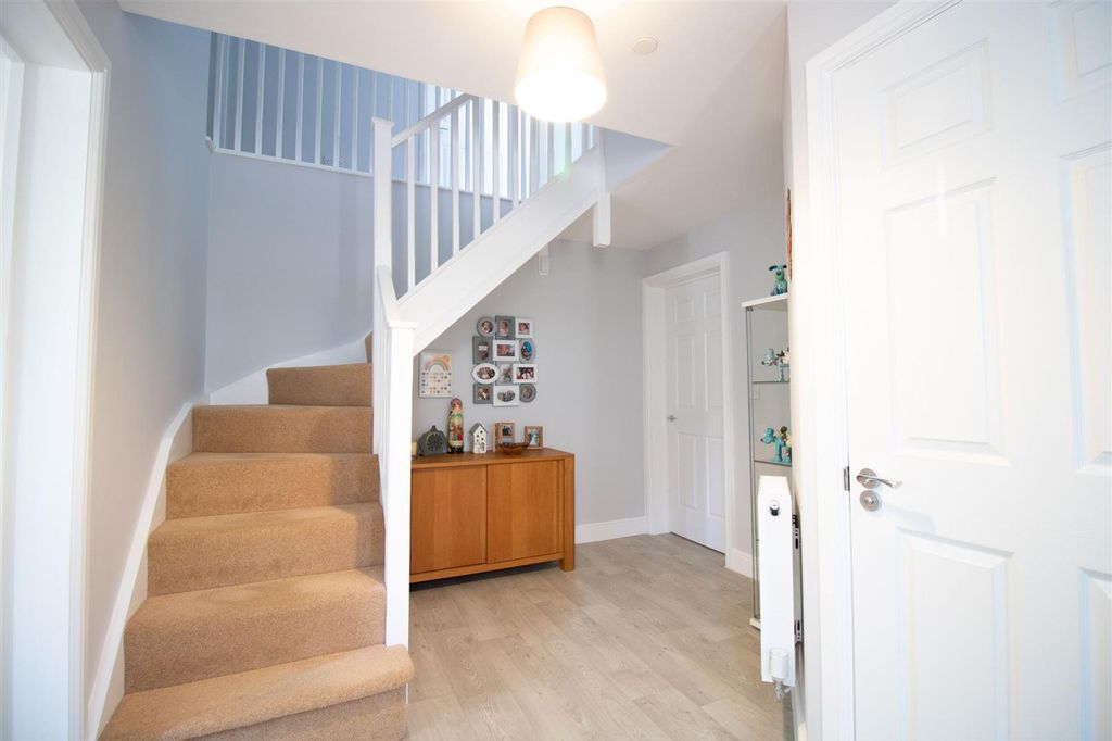 Property photo 2 of 40