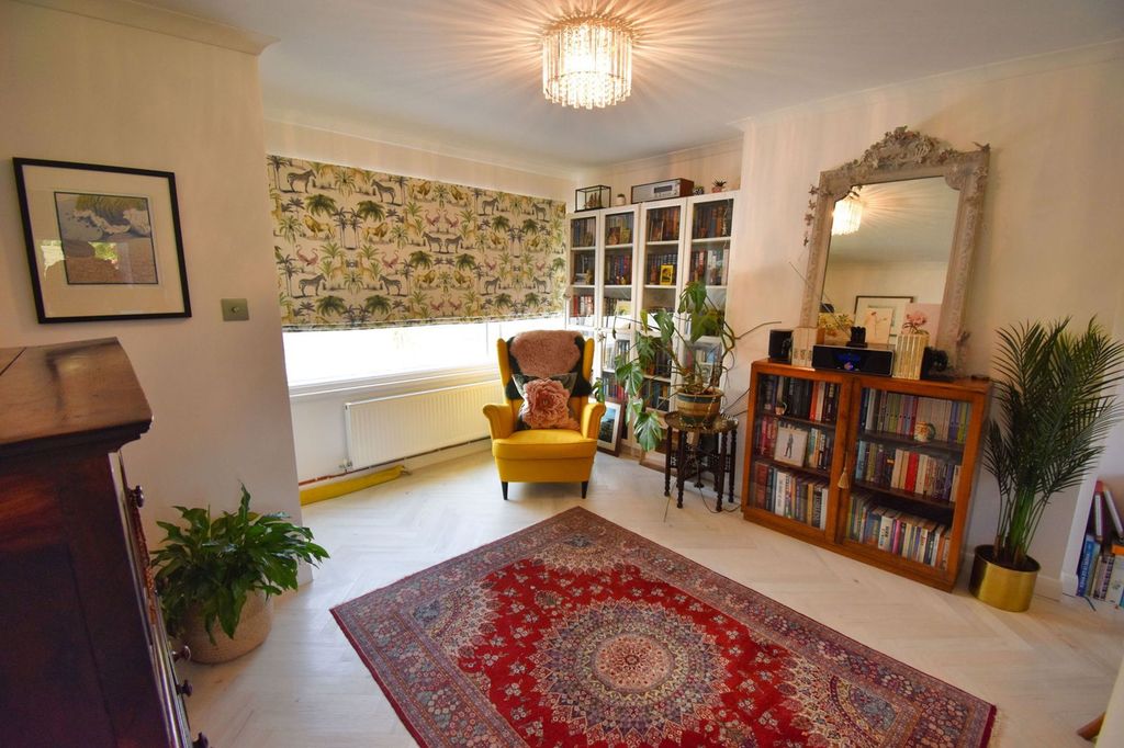 Property photo 3 of 28