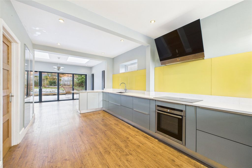 Property photo 2 of 24 Picture No. 16